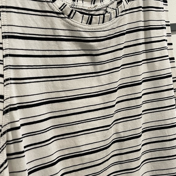 Lululemon Tie Back white striped Tank Everyday wear - Picture 7 of 7